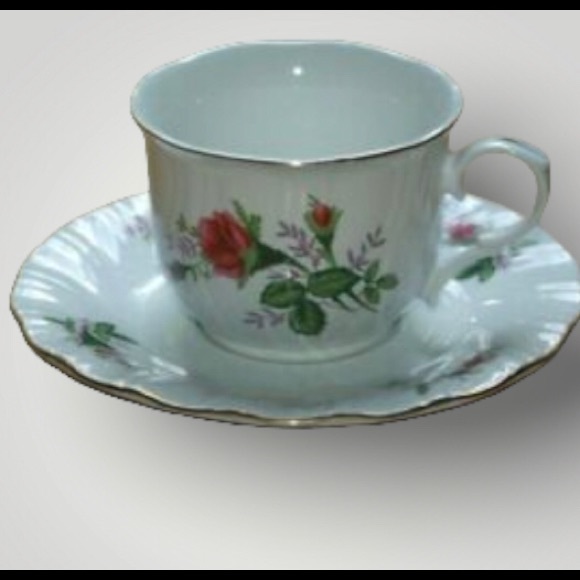 Vintage Truly Tasteful Fine China Victorian Rose Bud Gold Rim Tea Cup and Saucer - Picture 1 of 4